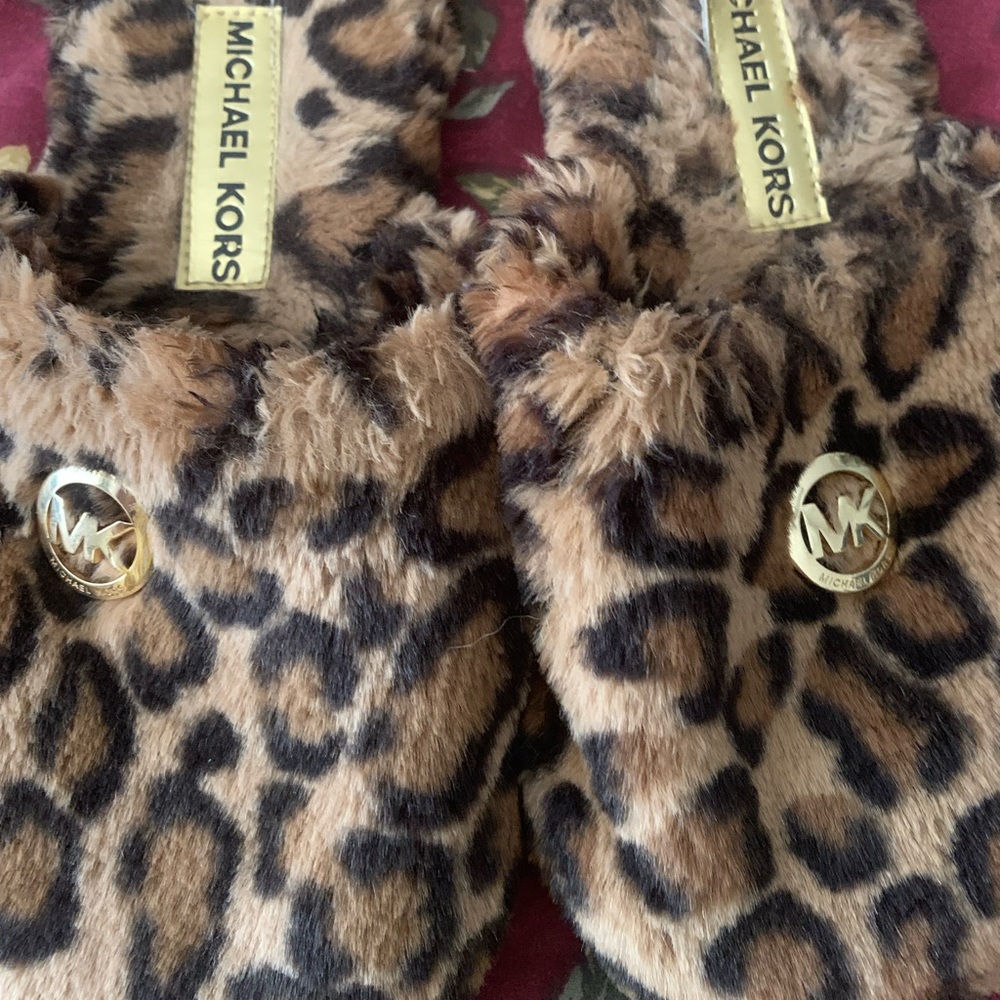 MK slippers size L